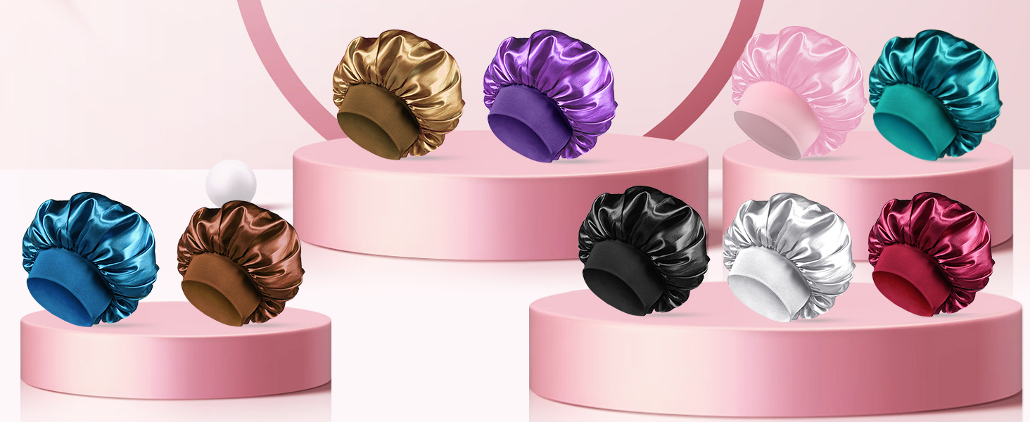 Assortiment de chouchous métalliques de différentes couleurs présentés sur des socles roses. Les couleurs incluent l'or, le violet, le rose, le bleu sarcelle, le bleu, le bronze, le noir, l'argent et le rouge