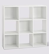 avec neuf compartiments disposés selon un motif quadrillé 3x3 sur fond blanc